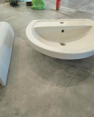 LAVABO IN CERAMICA CON COLONNA