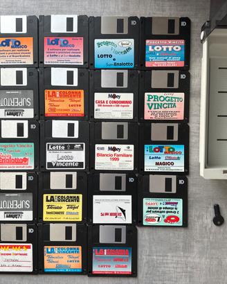 26 Floppy 3.5" Vintage '90 Software + Custodia