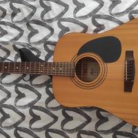 Chitarra acustica + custodia, accordatore, plettri