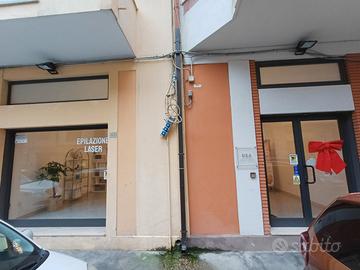 Negozio centralissimo a Porto S. Giorgio
