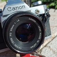 Macchina fotografica CANON AE-1 con/obiettivi