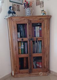 armadio o libreria angolare etnica