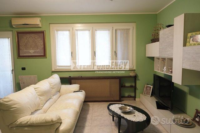VILLA A SCHIERA CON GIARDINO !! - Vista 3