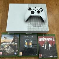 Xbox One S con controlli e giochi