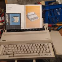 macchina da scrivere Olivetti 