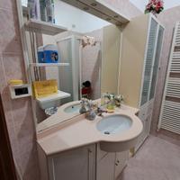 MOBILE BAGNO COLOR BIANCO E ROSA