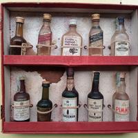 19 mignonettes d'epoca con tappini in alluminio