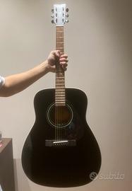 Chitarra YAMAHA F370 black.