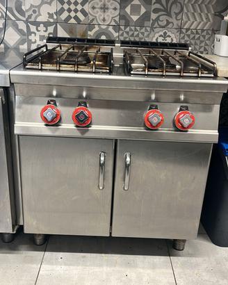 cucina 4 fuochi professionale