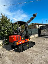 E155 Escavatore 24 q Hinowa VT2500 allargabile