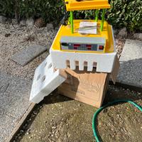 Incubatrice automatica 48 posti