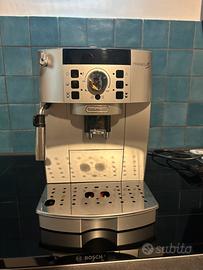Macchina caffè DeLonghi Magnifica S