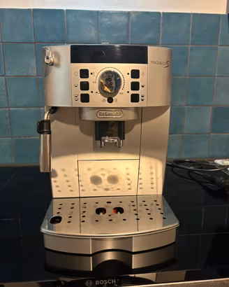 Macchina caffè DeLonghi Magnifica S