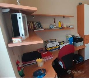 scrivania,  mensole  e sedia
