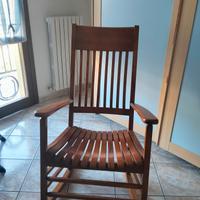Sedia a dondolo in legno