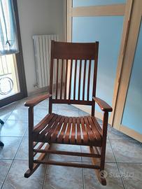 Sedia a dondolo in legno