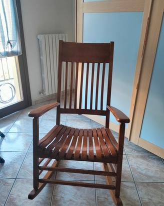 Sedia a dondolo in legno