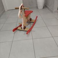 Cavalluccio per bambini a dondolo