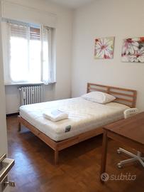 Ampia singola con letto piazza e mezzo