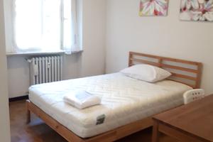 Ampia singola con letto piazza e mezzo