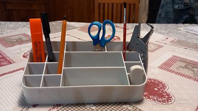 porta penne , ordine scrivania 