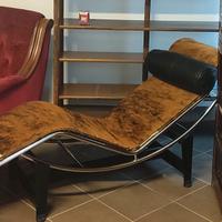 Replica chaise longue LC4 di Le Corbusie