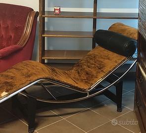 Replica chaise longue LC4 di Le Corbusie