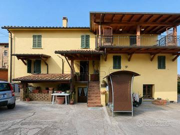 Casa indipendente di 200 m² con 4 locali e box aut