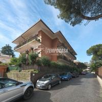 QUADRILOCALE CON GIARDINO , POSTO AUTO E CANTINA