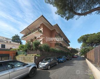 QUADRILOCALE CON GIARDINO , POSTO AUTO E CANTINA