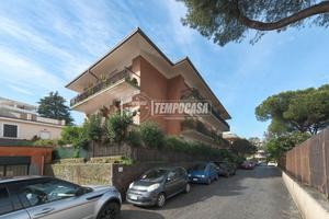 QUADRILOCALE CON GIARDINO , POSTO AUTO E CANTINA