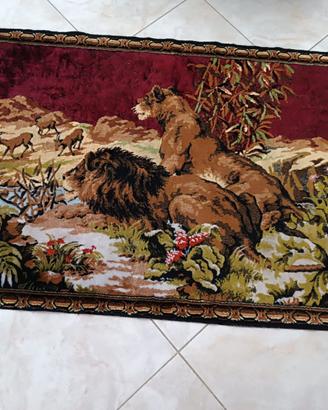 Tappeto leone leonessa bordeaux misure cm 97 x 150