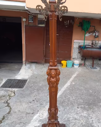 Appendiabiti in legno