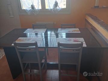 tavolo 6posti laccato più 4 sedie 