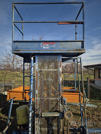 Sollevatore idraulico