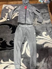 Tuta Nike tech Nuova con cartellino taglia M uomo