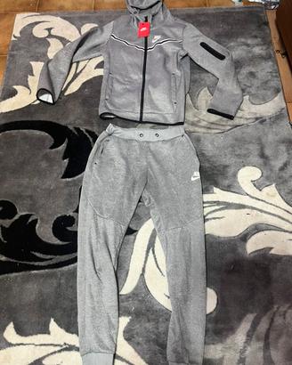 Tuta Nike tech Nuova con cartellino taglia M uomo
