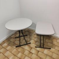 2 tavoli richiudibili e regolabili.