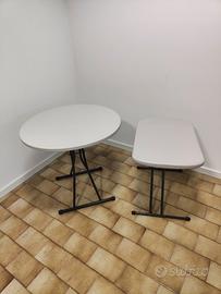 2 tavoli richiudibili e regolabili.