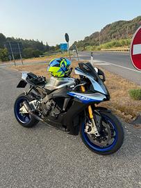 Yamaha R1 M