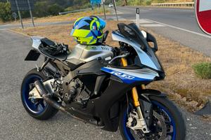 Yamaha R1 M