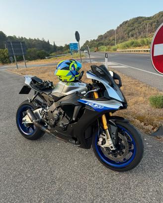 Yamaha R1 M