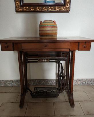 Macchina da cucire Necchi