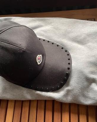 Cappellino con borchie Moncler