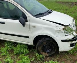 Fiat Panda 1400 metano incidentata