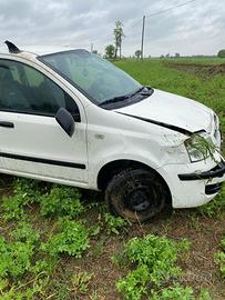 Fiat Panda 1400 metano incidentata