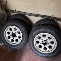 Gomme e cerchi in lega Suzuki 15 pollici