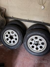 Gomme e cerchi in lega Suzuki 15 pollici