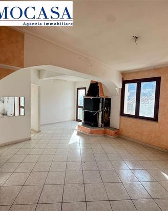 Casa di 150 mq con cortile e due posti auto