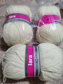 3 gomitoli di pura lana vergine